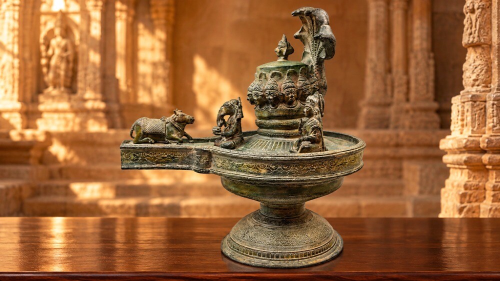 Shiva Linga with Shiva Family“ xss=