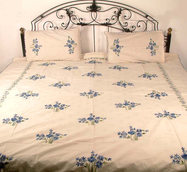 Ivory Bedspread with Floral Embroidery Exotic India Art
