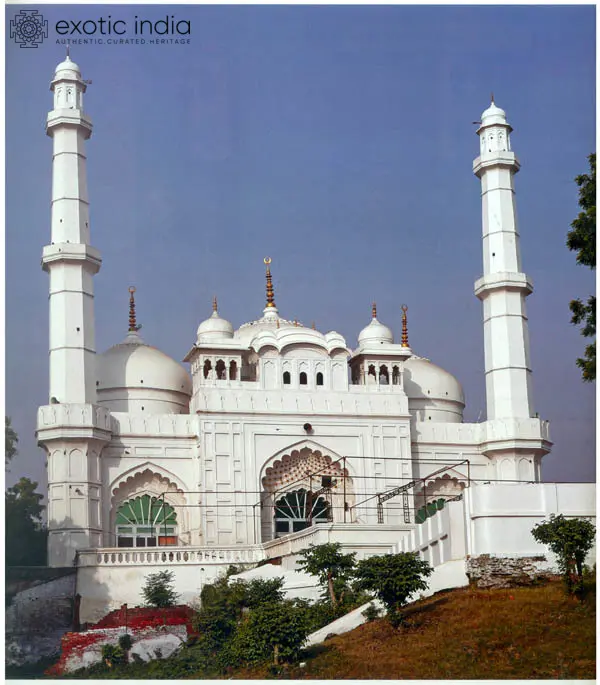 Lucknow: The City of Heritage and Culture (A Walk Through History