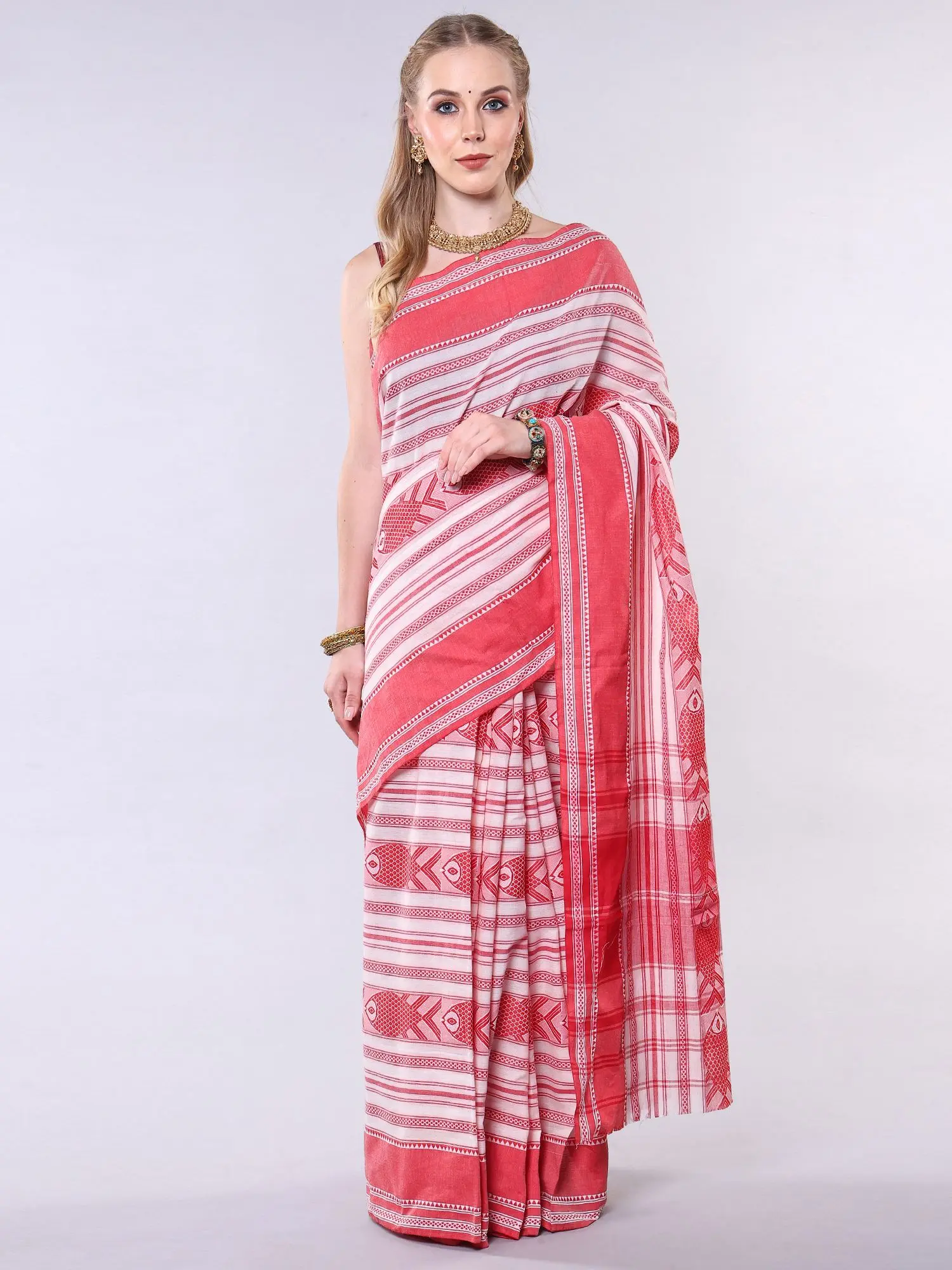 Red and White Cotton Saree with Thread Woven Fish and Stripe from Bengal, alternate view