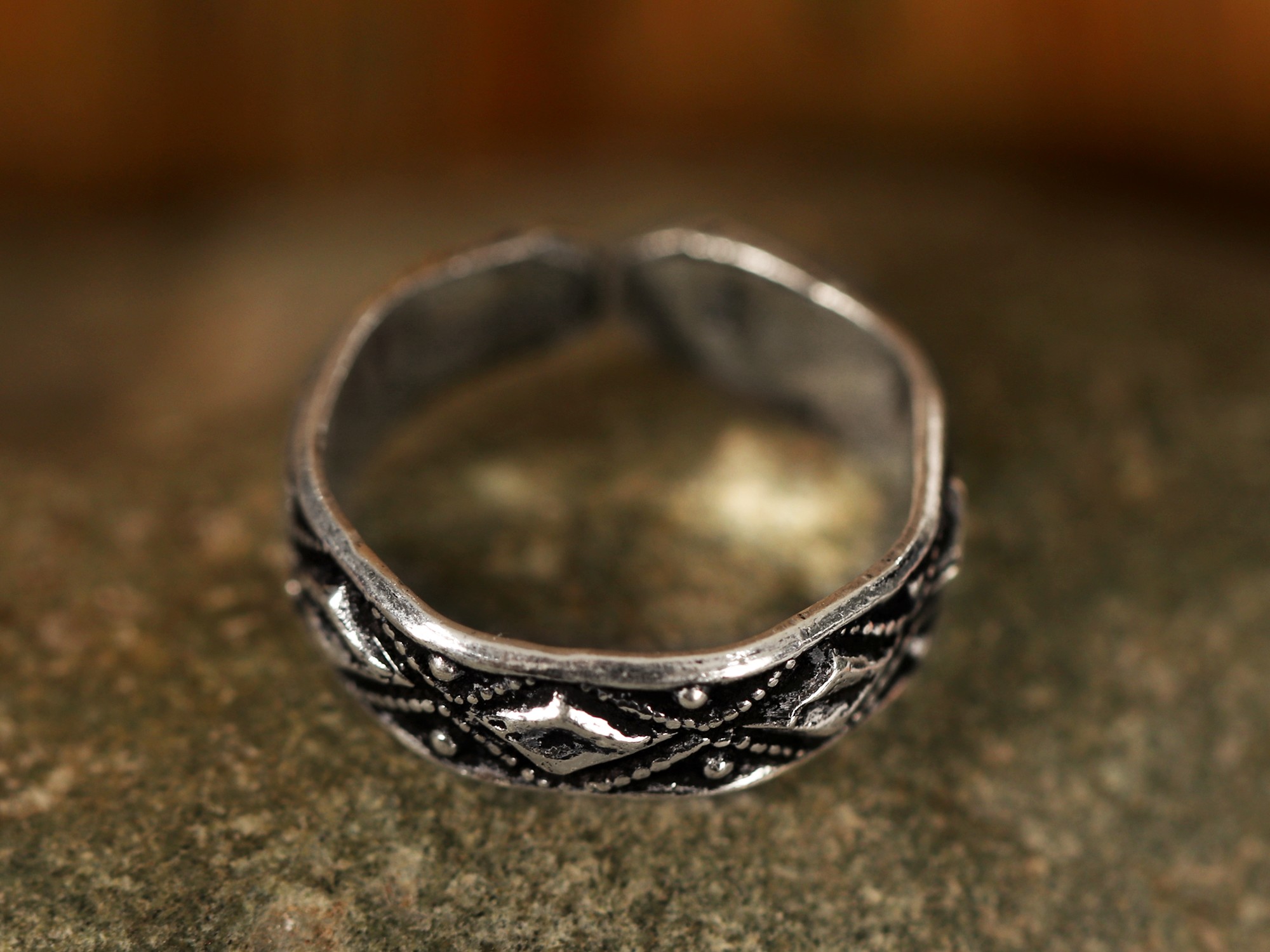 Hawaiian Silver Ring - Hand Engraved Sterling Silver Barrel Ring (4mm –  Aolani Hawaii
