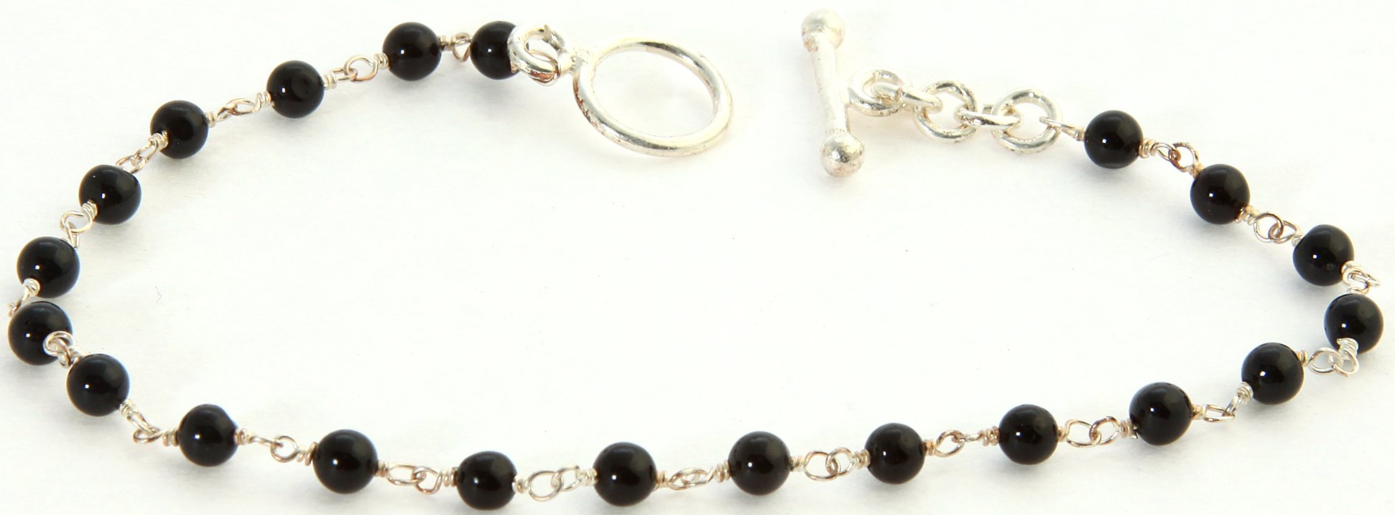 Black onyx glossy beads bracelet with skull motif 