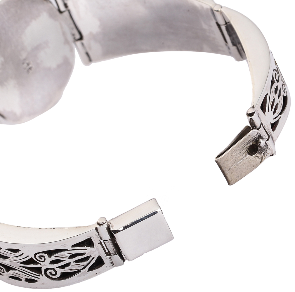 Matte finish ruby-emerald-white lock type of kada/Bracelet dj-40444 –  dreamjwell