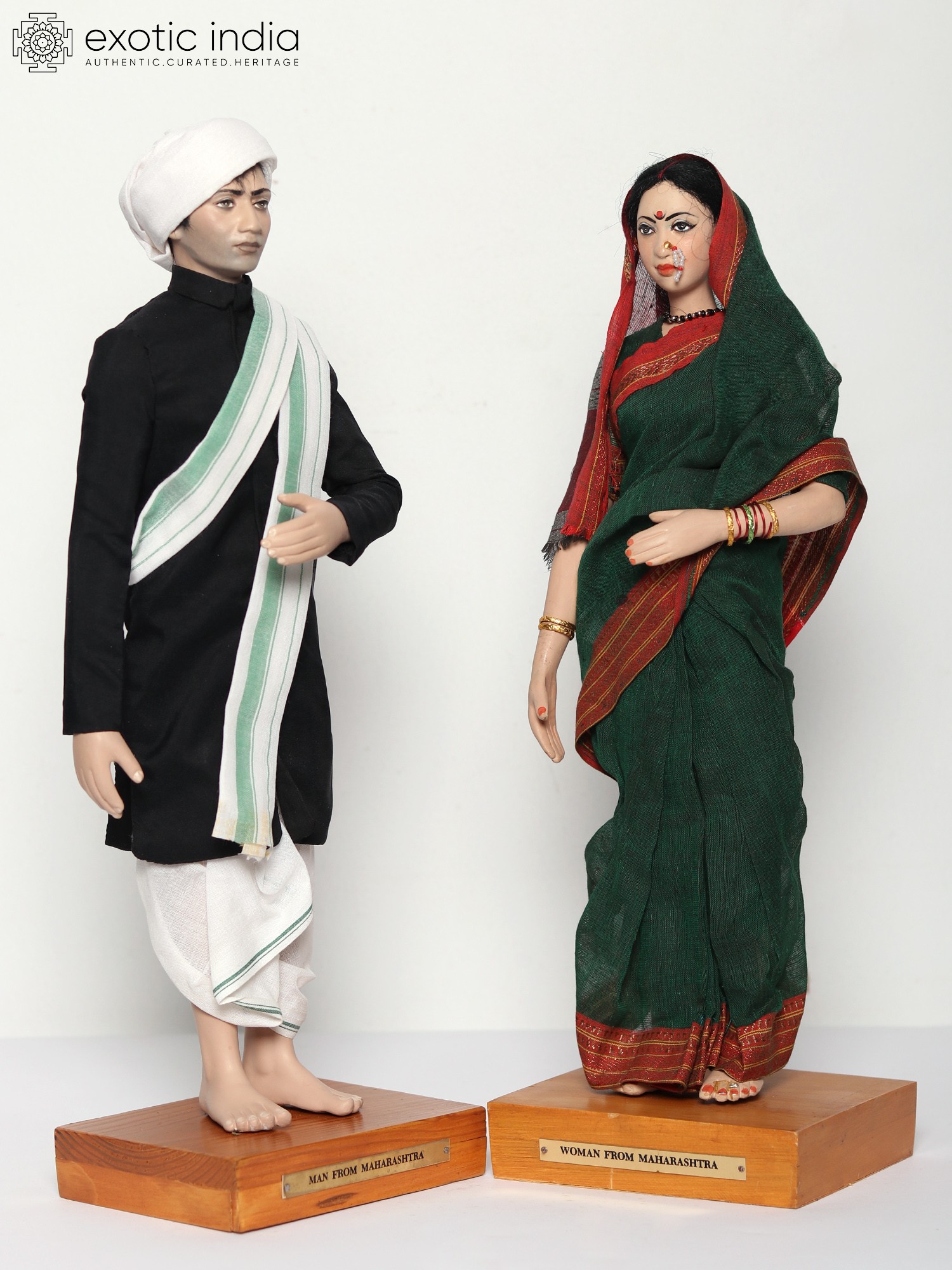 Portrait of Maharashtrian couple greeting - Stock Photo [11455920] - PIXTA