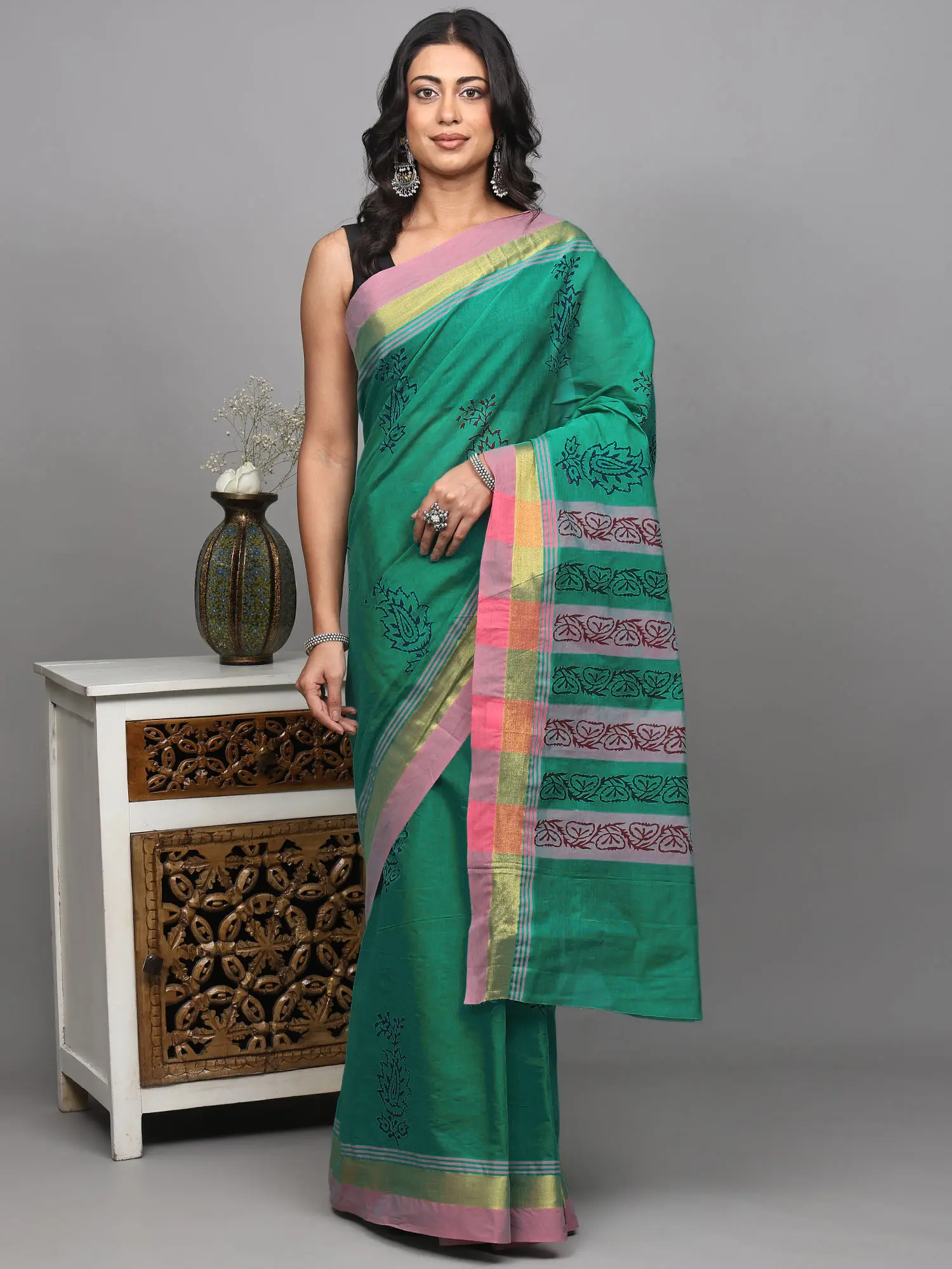 Cotton Saree from Tamil Nadu with Printed Floral Paisley Butta and Zari Border