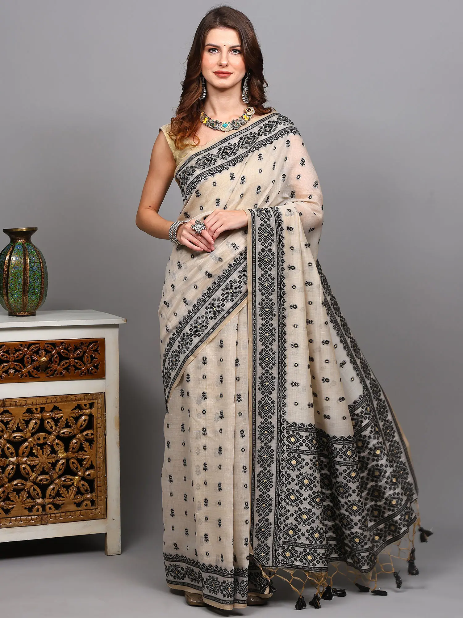 Arctic-Wolf Bootis woven Pure Cotton Saree with Kilim Pattern Border and Zari work