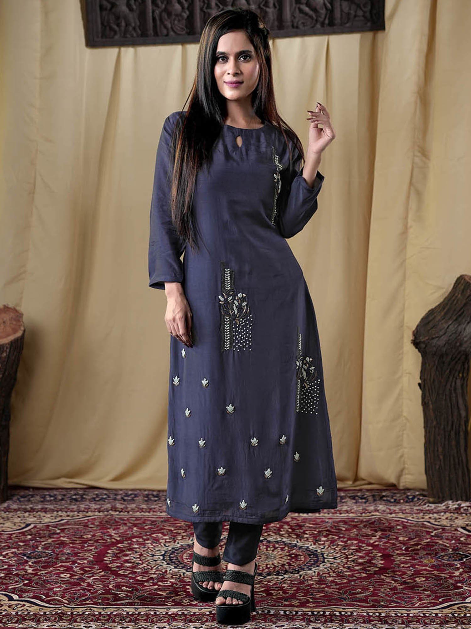 Cotton A-Line Grey Long Kurti with Hand Work at Rs 650/set in Surat | ID:  20274239830