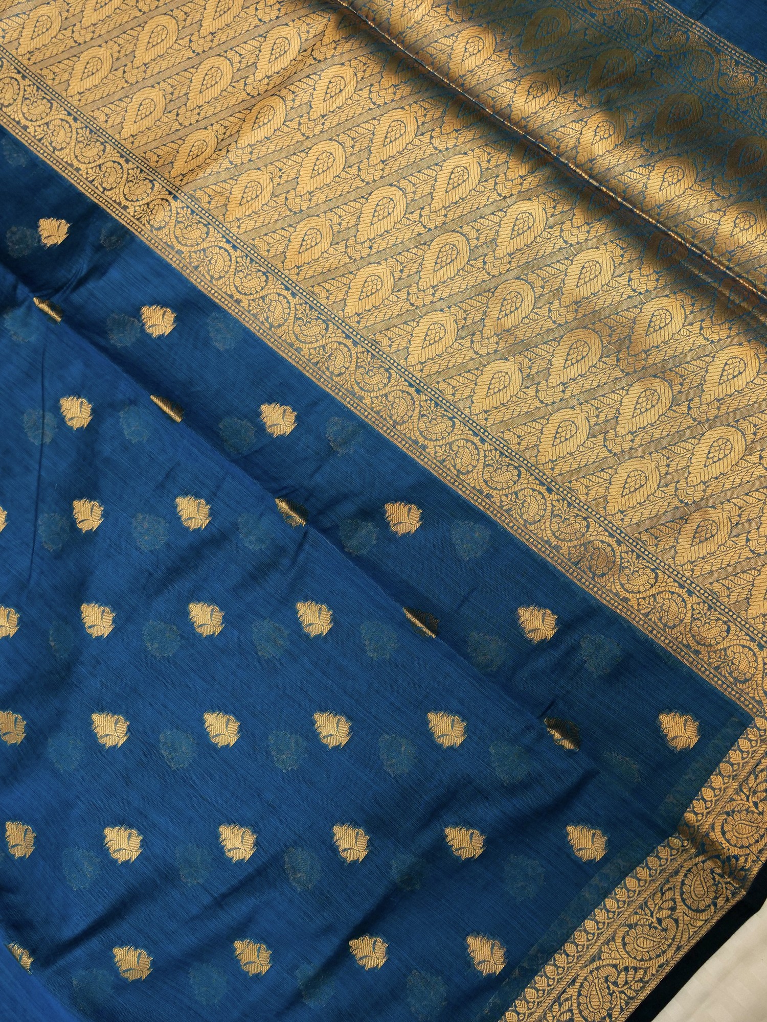 HighTide Banarasi Art Silk Saree With AllOver Motif And Paisley Buta On The Border Exotic