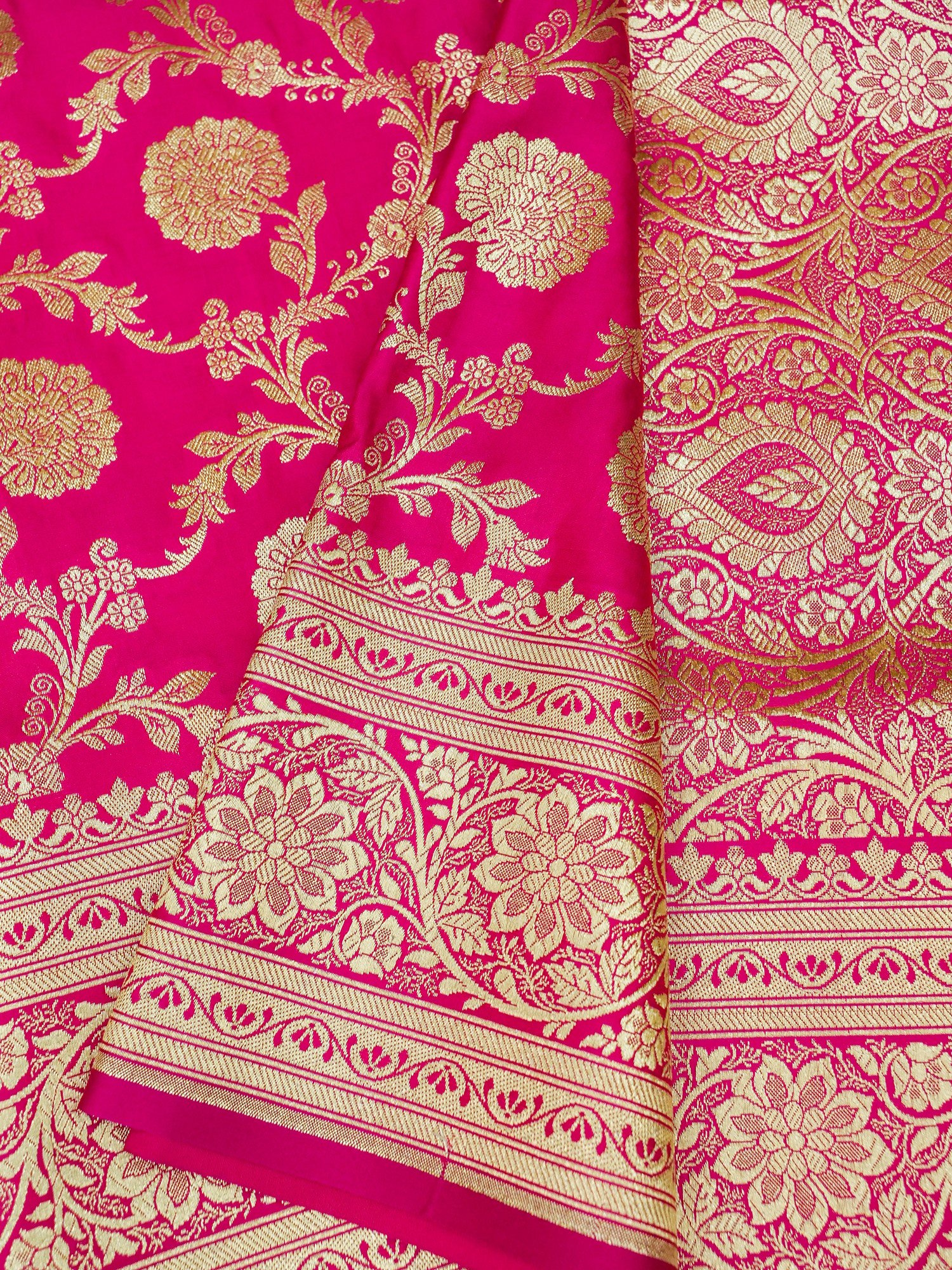 Banarasi Satin Silk Saree With Damask Floral Jaal Pattern And Kalka Bail Motif On Pallu Exotic 9800