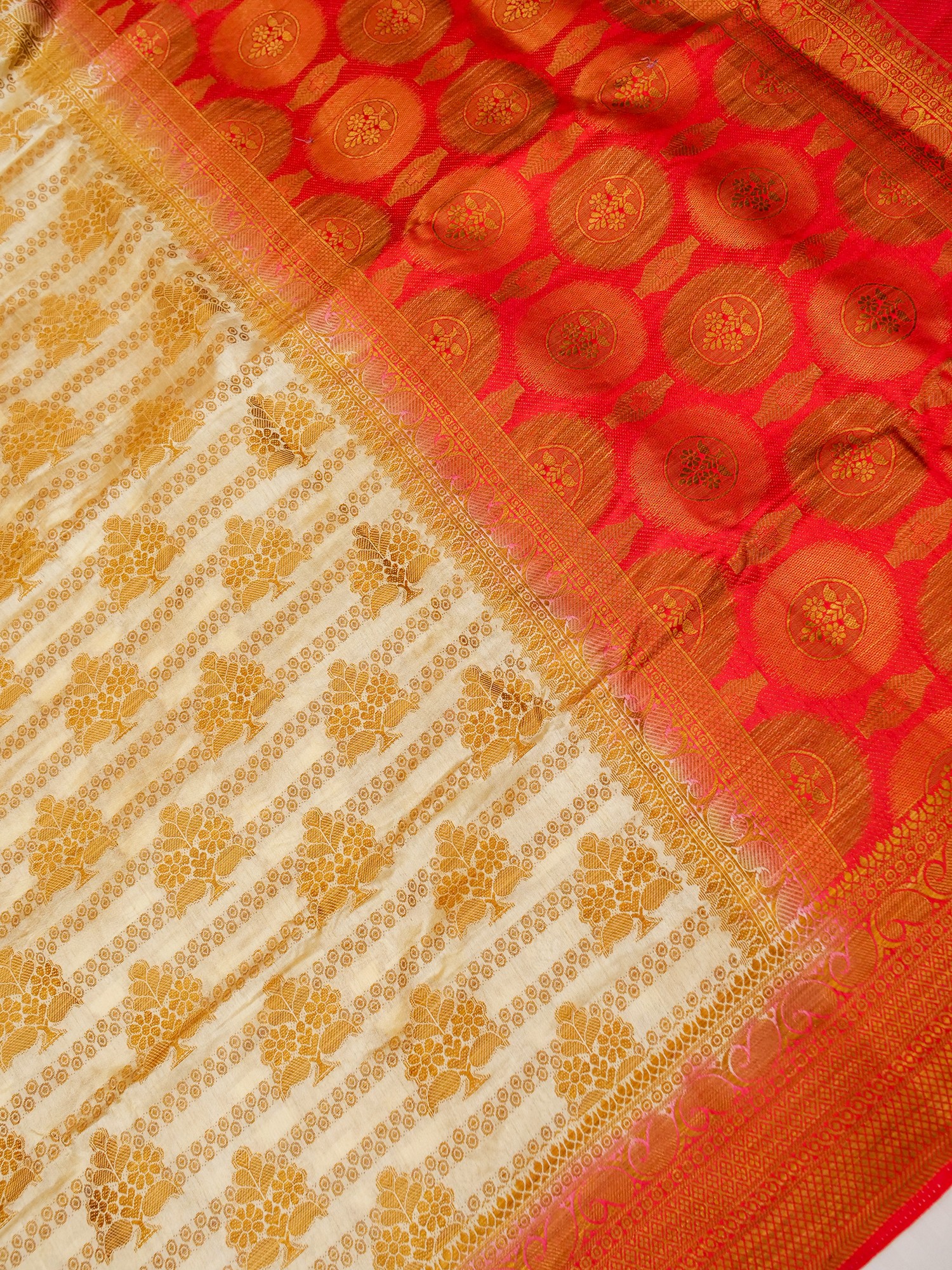 Banarasi Art Silk Saree With Bundi & Floral Tree Pattern On The Body And Beautiful Zari Work On