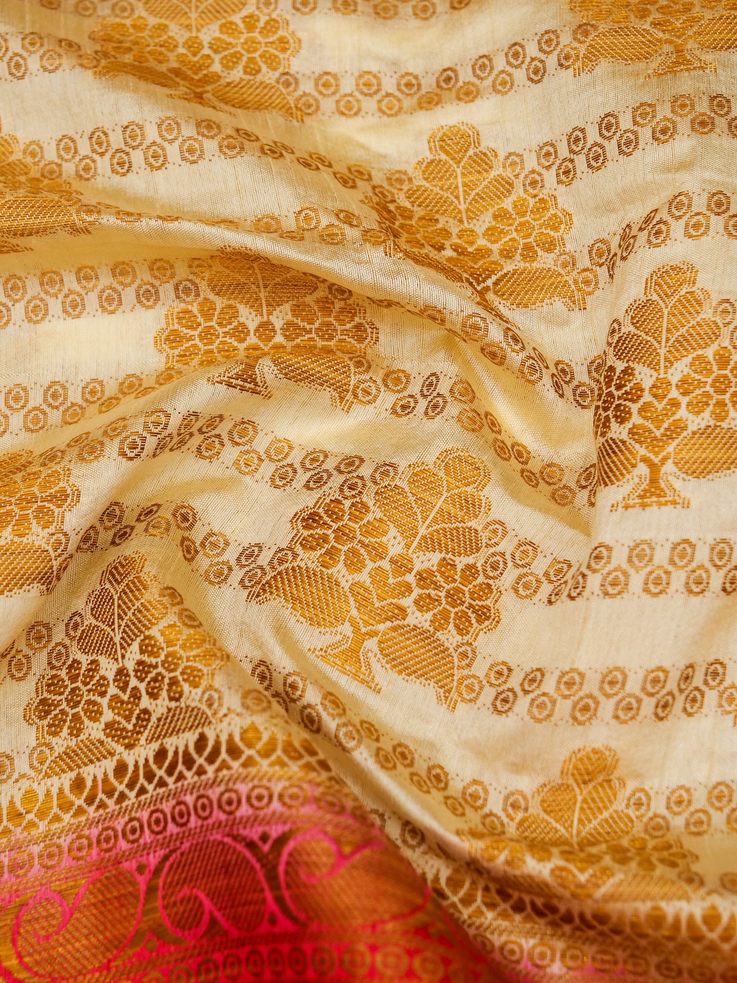 Banarasi Art Silk Saree With Bundi & Floral Tree Pattern On The Body And Beautiful Zari Work On