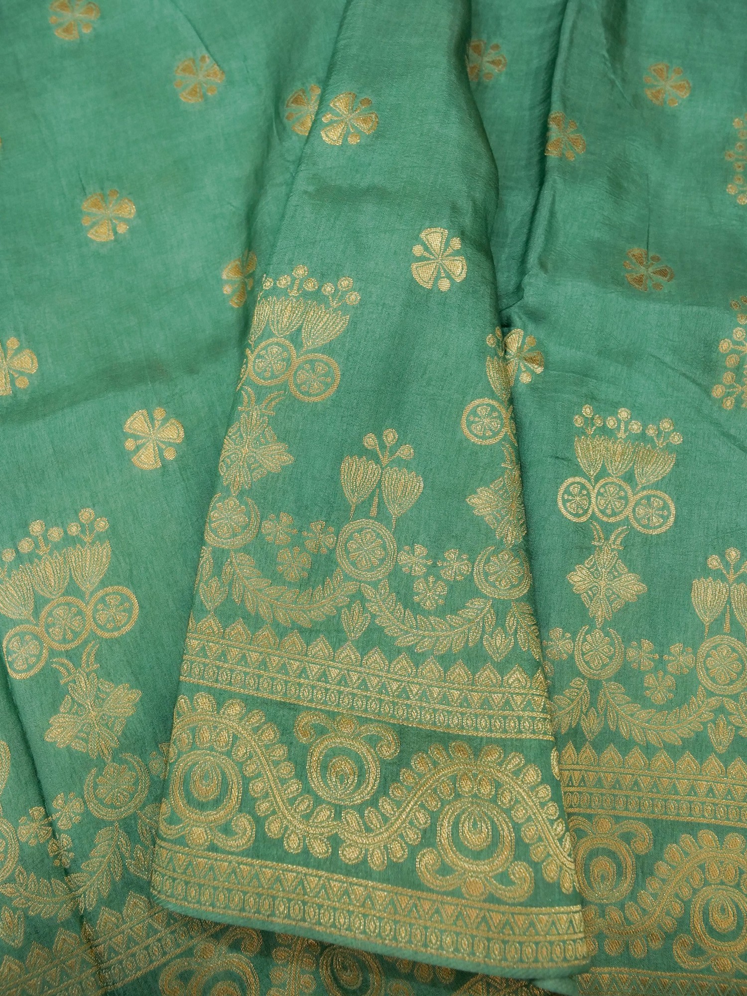 Banarasi Art Silk Saree With Chakra Butta Pattern On The Body And Golden Woven AllOver Exotic