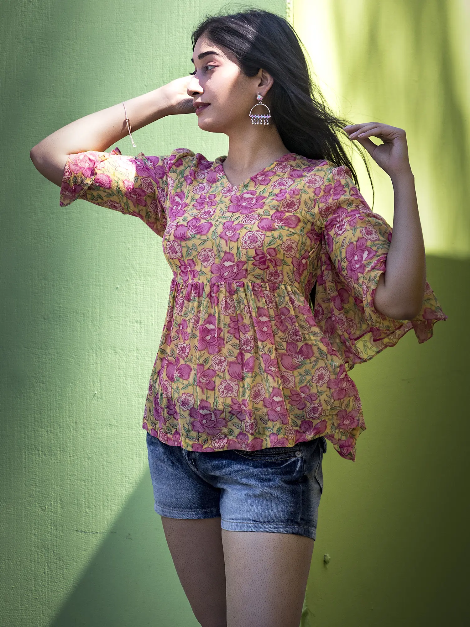 トップス FETICO FLOWER PRINT GATHERED TOP Multicolor Georgette Floral Pattern Top | Exotic India Art