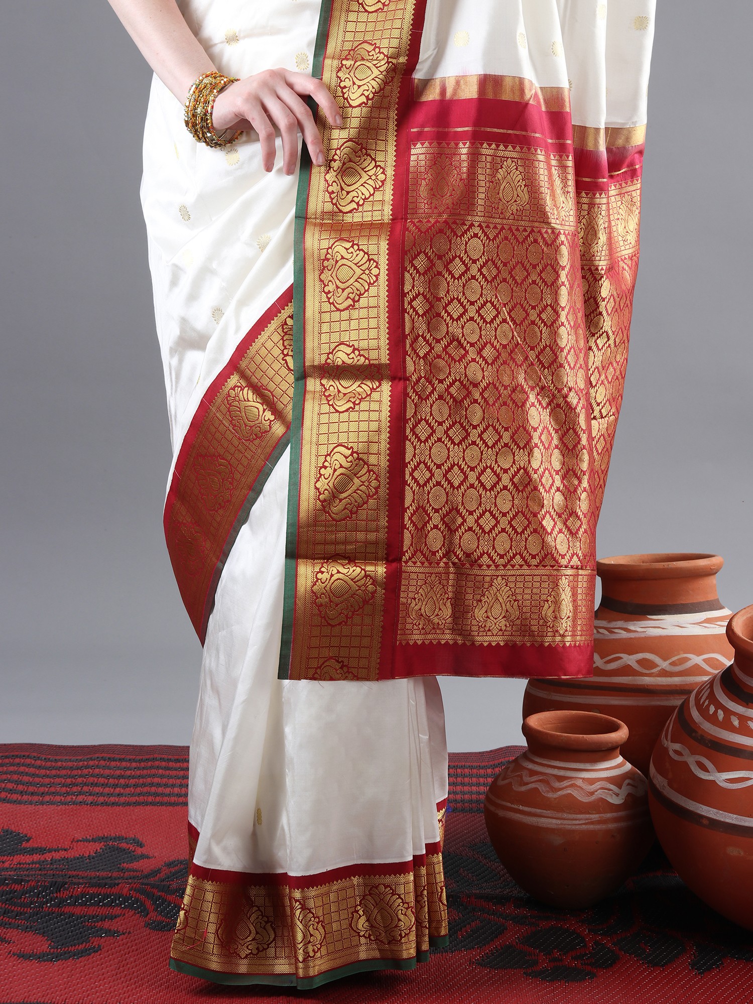 Handloom Red Pure Katan Silk Banarasi Saree With Zari Jaal – WeaverStory