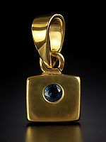 Faceted Blue Sapphire Pendant 18 karat Gold