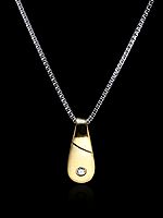 Finely Crafted Gold Pendant with Diamond