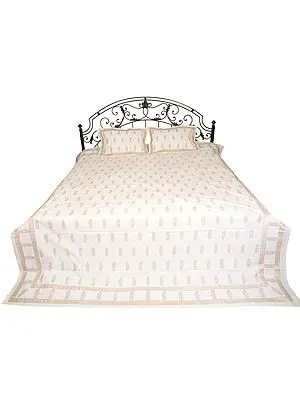 Pristine-white Bedspread with Printed Paisleys