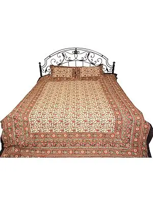 Dusty-White Bedspread with Floral Print