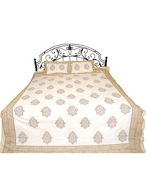 Ivory Bedspread with Self-Colored Print and Large Bootis