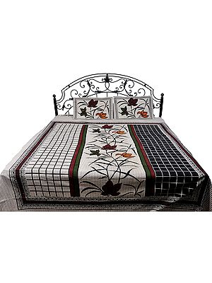 Winter-White Bedspread with Printed Large Flowers and Checks