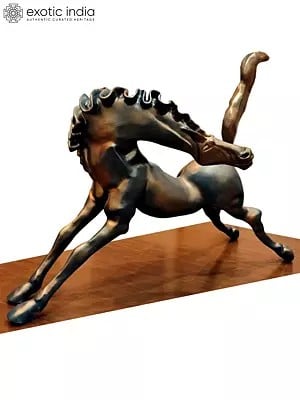 91" Large Attractive Fibre Idol Of Horse With Tail
