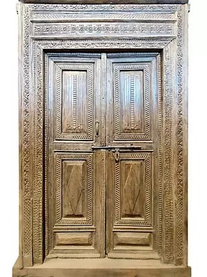 100" Large Traditional Design Wood Door With Latch