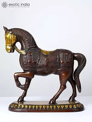 Magnificent Horse Statue & Figurines