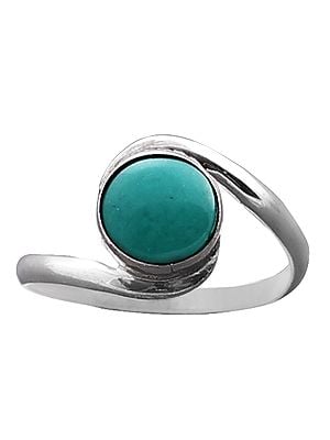 Chic Sterling Silver Ring with Reconstituted Turquoise Stone