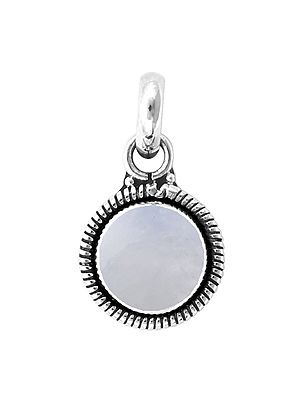 Stylish Sterling Silver Pendant with Gemstone