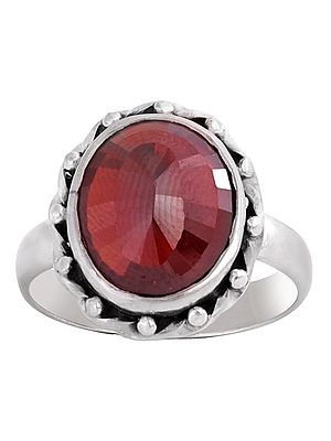 Stylish Sterling Silver Ring with Garnet Stone