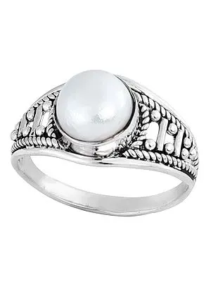 Stylish Sterling Silver Ring with Pearl