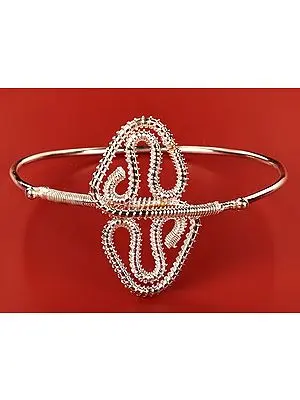 Adjustable Curvaceous Triangle Design White Metal Bracelet