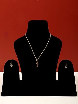 Stylish Casual Daily Wear Pendant Necklace and Earring Set