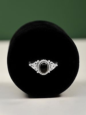 Vintage Style Sterling Silver Ring with Black Onyx Gemstone