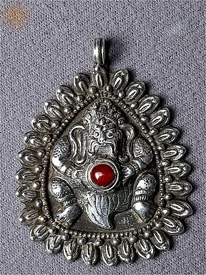 Green Onyx Silver Pendant from Nepal