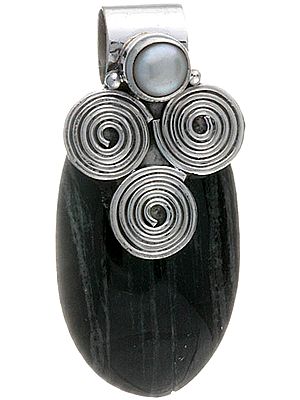 Black Onyx Oval Pendant with Pearl and Spiral