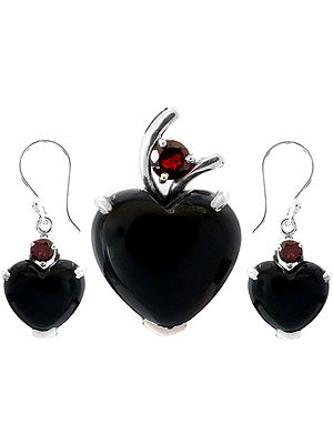 Black Onyx Hear-Shape Pendant with Faceted Garnet and Earrings Set