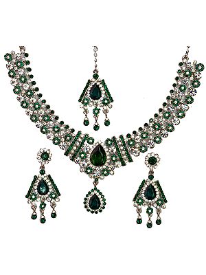 Dark-Green Necklace with Earrings and Mang-Tika