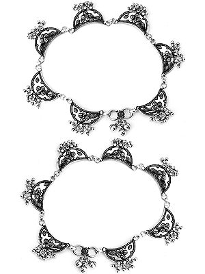 Crescent Moon Anklets with Granulation Work and Ghungroos (Price Per Pair)