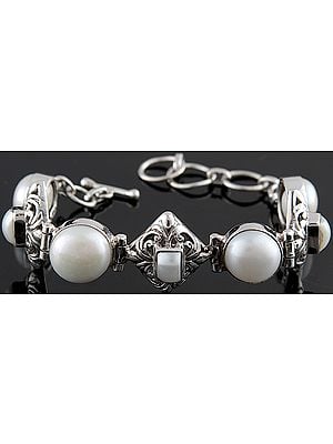 Pearl Bracelet with Lattice