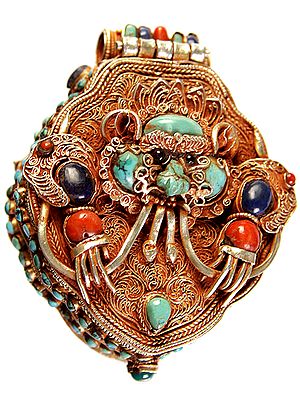 The Mahakala Amulet Box with Red and Green Taras (A Piece of Museum-Quality Craftsmanship)