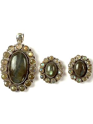 Charming Labradorite Pendant With Matching Earrings