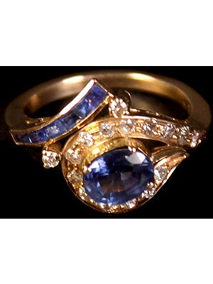 Finely Crafted Faceted Sapphire Ring with Diamond