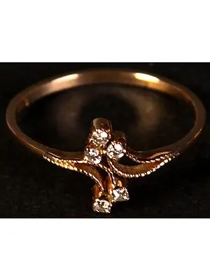 Finely Crafted Five Diamond Gold Ring