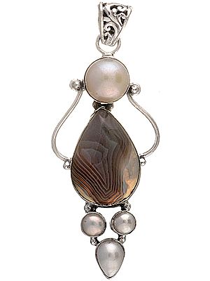 Agate and Pearl Pendant