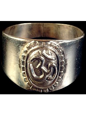 Om (AUM) Finger Ring