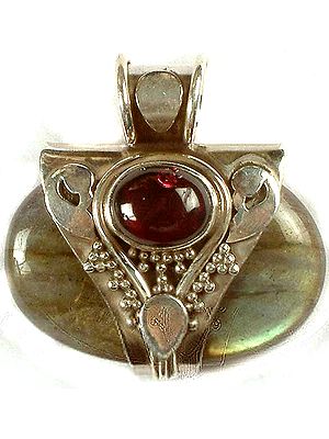 Oval Labradorite Pendant With Garnet