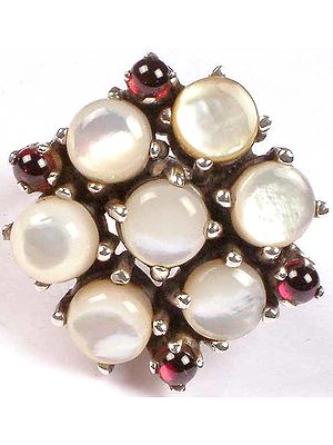 Pearl Ring with Garnet