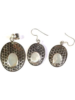 Shall (MOP) Pendant with Matching Earrings