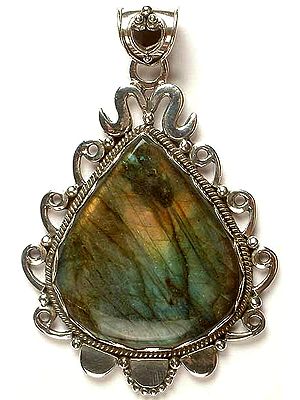 Tear Drop Labradorite Pendant